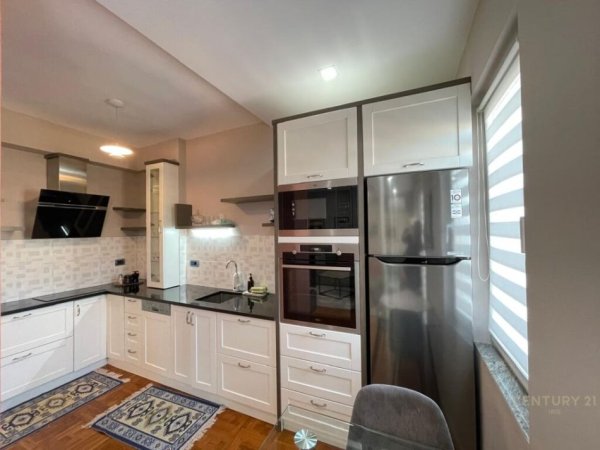 Tirane, jepet me qera apartament 2+1+Aneks+Ballkon Kati 5, 71 m² 800 € (Rruga e Kavajes)