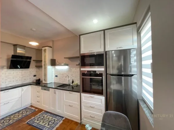 Tirane, jepet me qera apartament 2+1+Aneks+Ballkon Kati 5, 71 m² 800 € (Rruga e Kavajes)