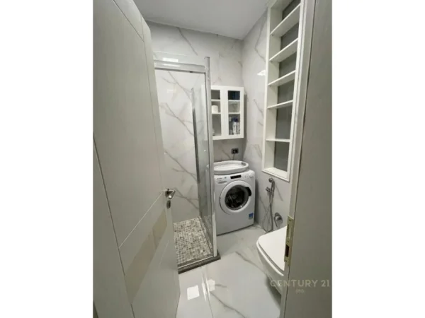 Tirane, jepet me qera apartament 2+1+Aneks+Ballkon Kati 5, 71 m² 800 € (Rruga e Kavajes)