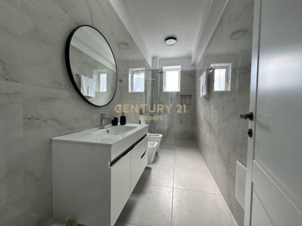 Tirane, jepet me qera apartament 3+1+Aneks+Ballkon Kati 1, 130 m² 1.000 € (Sanatorium)