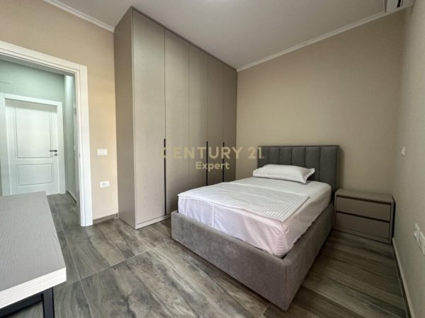 Tirane, jepet me qera apartament 3+1+Aneks+Ballkon Kati 1, 130 m² 1.000 € (Sanatorium)