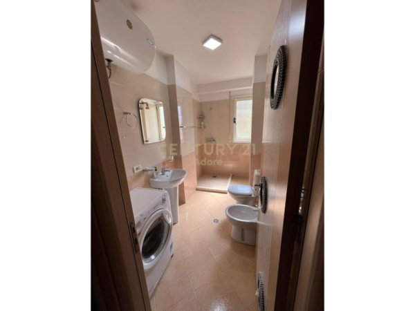 Tirane, jepet me qera apartament 1+1+Aneks+Ballkon Kati 2, 80 m² 600 € (Liqeni i Thate)