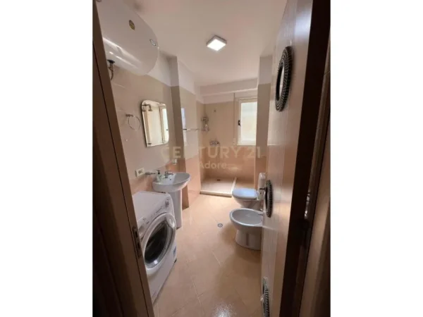 Tirane, jepet me qera apartament 1+1+Aneks+Ballkon Kati 2, 80 m² 600 € (Liqeni i Thate)
