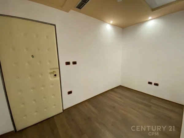 Tirane, jepet me qera zyre Kati 5, 104 m² 1.900 € (Kullat Binjale)