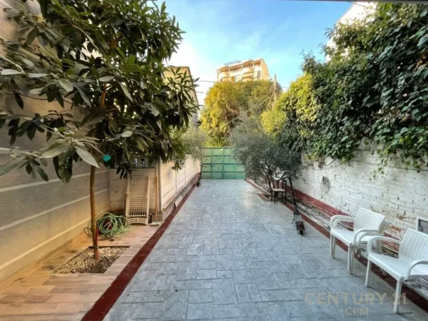 Tirane, jepet me qera zyre Kati 0, 189 m² 700 € (Rruga e Elbasanit)