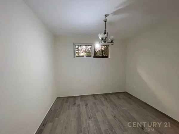 Tirane, jepet me qera zyre Kati 0, 189 m² 700 € (Rruga e Elbasanit)