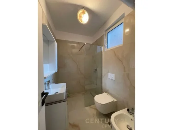 Tirane, jepet me qera zyre Kati 0, 189 m² 700 € (Rruga e Elbasanit)