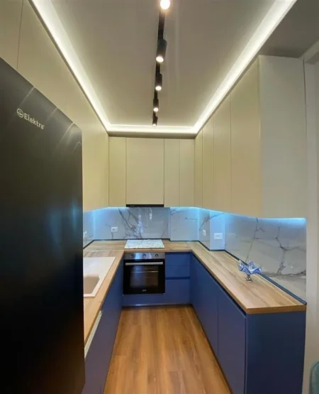 Tirane, jepet me qera apartament 1+1 Kati 7, 80 m² 800 € (Rruga Durresit)