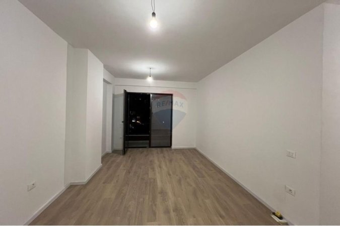 Tirane, jepet me qera apartament 2+1 , 99 m² 700 € (Myslym Shyri)