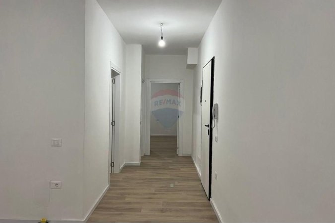 Tirane, jepet me qera apartament 2+1 , 99 m² 700 € (Myslym Shyri)