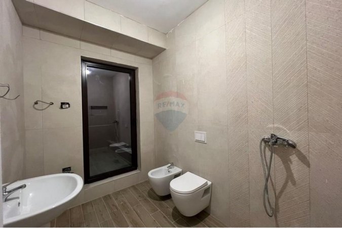 Tirane, jepet me qera apartament 2+1 , 99 m² 700 € (Myslym Shyri)