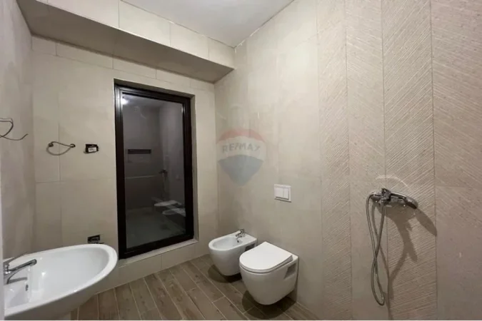 Tirane, jepet me qera apartament 2+1 , 99 m² 700 € (Myslym Shyri)