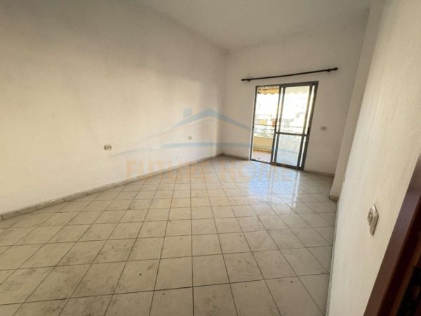 Tirane, shitet apartament 2+1 Kati 1, 119 m² 125.000 € (Unaza e Re)