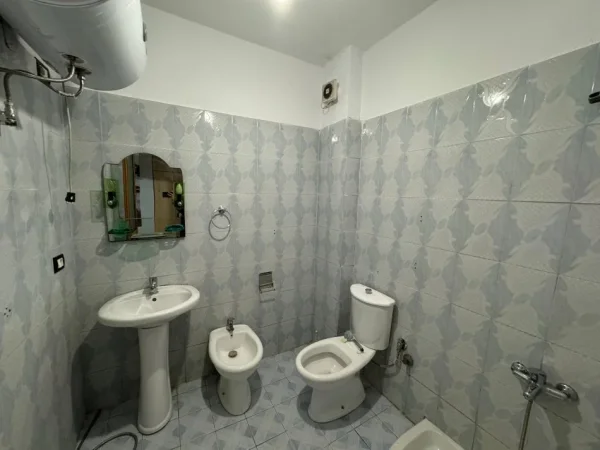 Durres, shitet 1+1 Kati 4, 40 m² 53.000 € (Mali robit)