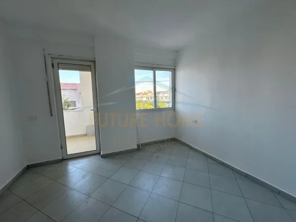 Durres, shitet apartament 2+1+Ballkon Kati 2, 100 m² 85.000 € (Stadiumi Niko Dovana, Durres)