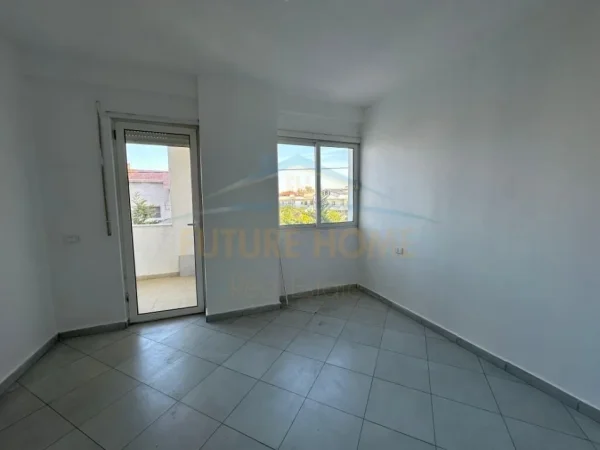 Durres, shitet apartament 2+1+Ballkon Kati 2, 100 m² 85.000 € (Stadiumi Niko Dovana, Durres)