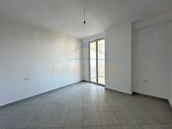 Durres, shitet apartament 2+1+Ballkon Kati 2, 100 m² 85.000 € (Stadiumi Niko Dovana, Durres)