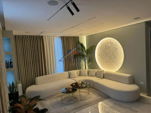 Tirane, shitet apartament 2+1+Ballkon , 119 m² 230.000 € (Bulevardi i Ri)