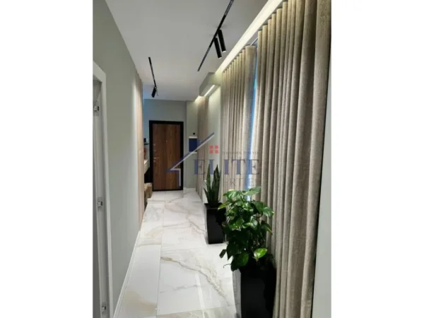 Tirane, shitet apartament 2+1+Ballkon , 119 m² 230.000 € (Bulevardi i Ri)