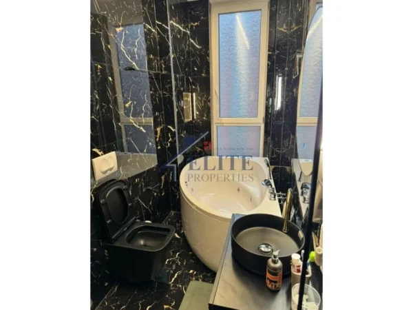 Tirane, shitet apartament 2+1+Ballkon , 119 m² 230.000 € (Bulevardi i Ri)