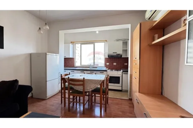 Tirane, jepet me qera apartament 2+1 Kati 4, 70 m² 550 € (Pazari i ri)
