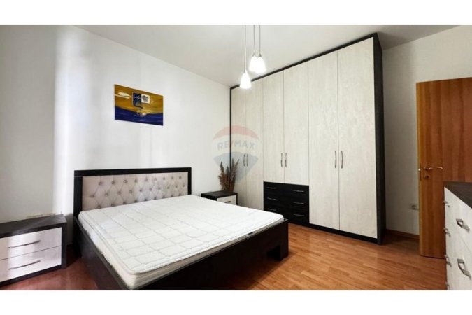 Tirane, jepet me qera apartament 2+1 Kati 4, 70 m² 550 € (Pazari i ri)