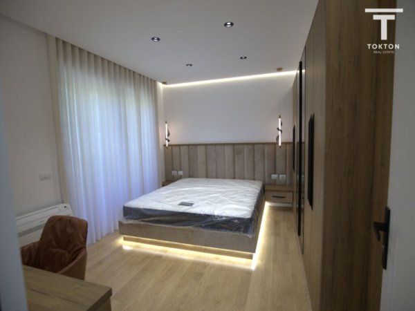 Tirane, jepet me qera Vile , 1.400 m² 5.000 € 