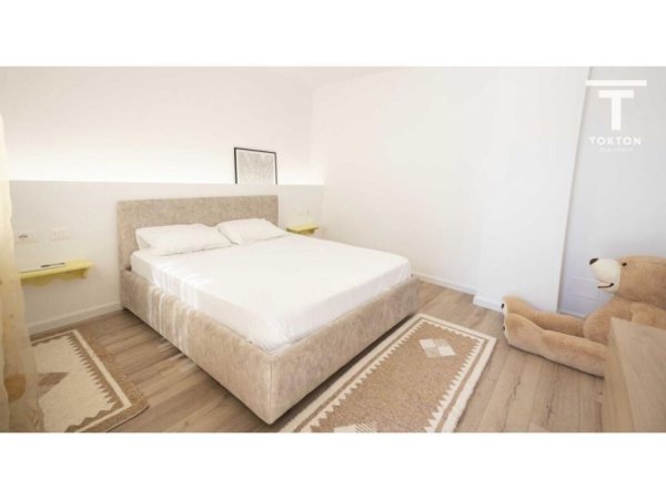 Tirane, shitet apartament 3+1 Kati 6, 197 m²