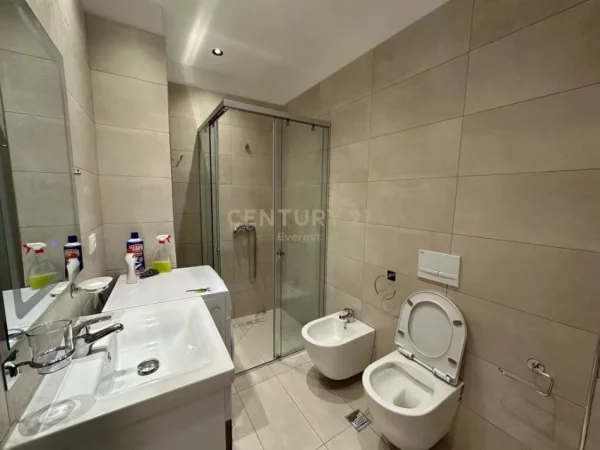 Tirane, jepet me qera apartament 2+1 Kati 3, 103 m² 900 € (kodra e diellit)