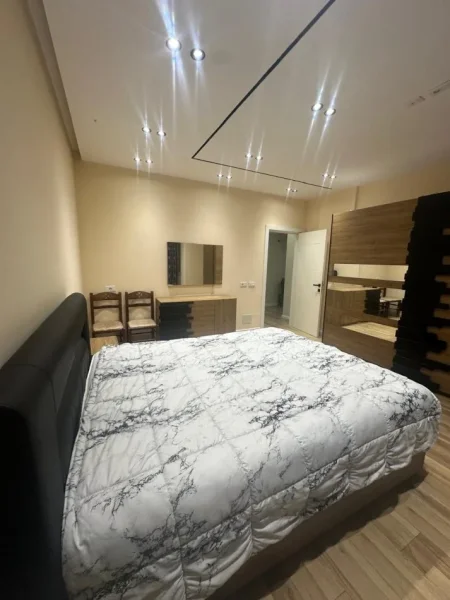 Tirane, jepet me qera apartament 2+1 Kati 4, 100 m² 600 € (Shkplla e Bashkuar)