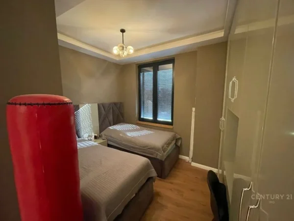 Tirane, shitet apartament 3+1 Kati 2, 540.000 € (rruga e elbasanit)