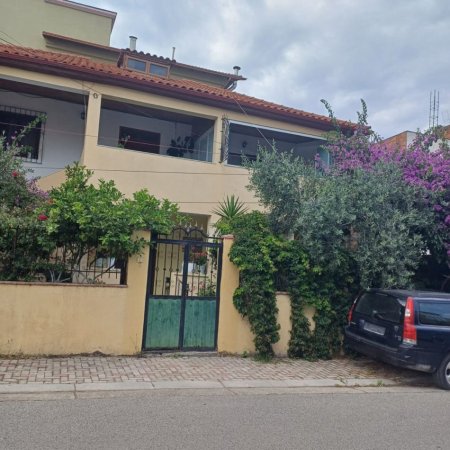 !DHENE!Durres, jepet me qera Vile 1+1 Kati 1, 350 €