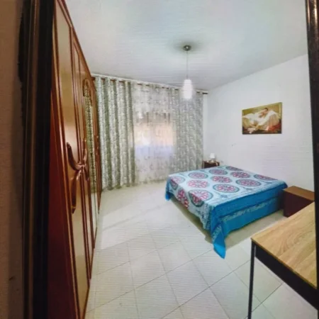!DHENE!Durres, jepet me qera Vile 1+1 Kati 1, 350 €