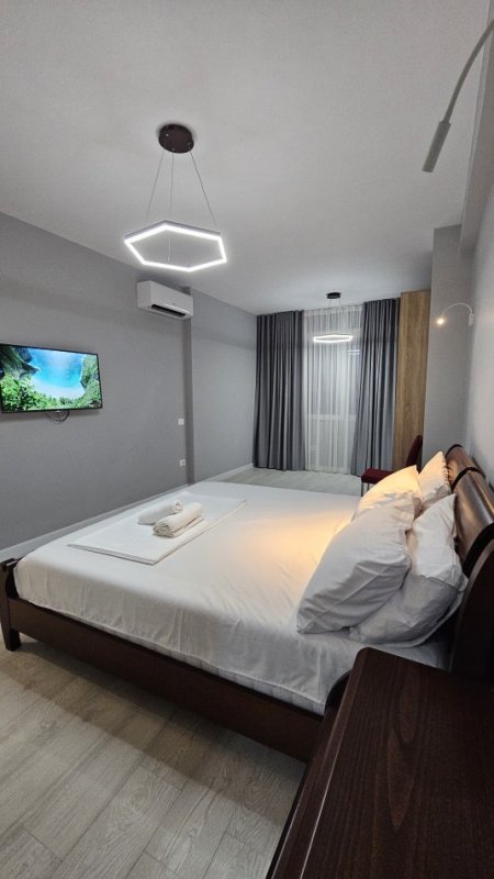 Tirane, shitet 2+1+Ballkon Kati 1, 112 m² 250.000 € (Rruga e barrikadave)