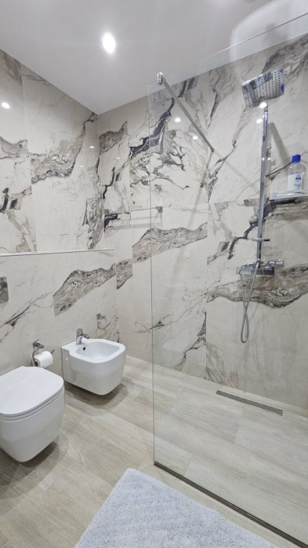 Tirane, shitet 2+1+Ballkon Kati 1, 112 m² 250.000 € (Rruga e barrikadave)