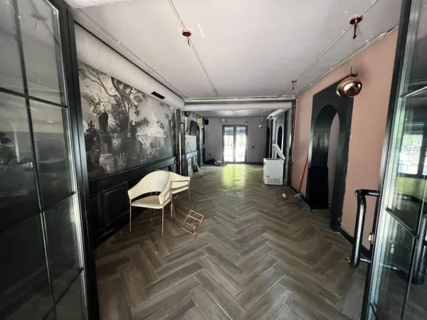 Tirane, shitet ambjent biznesi Kati 0, 112 m² 250.000 € (Rruga Irfan Tomini)