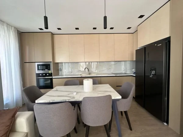 Tirane, jepet me qera apartament 2+1 Kati 3, 103 m² 900 € (Kodra e diellit)