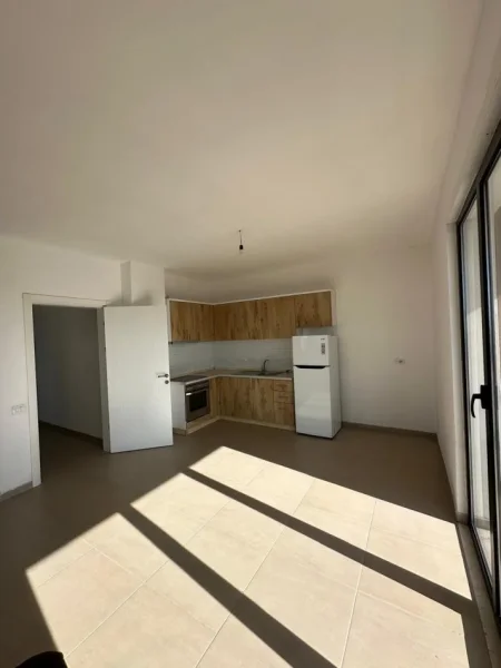 Tirane, shitet apartament 1+1 Kati 4, 90 m² 81.000 € (Kamez)