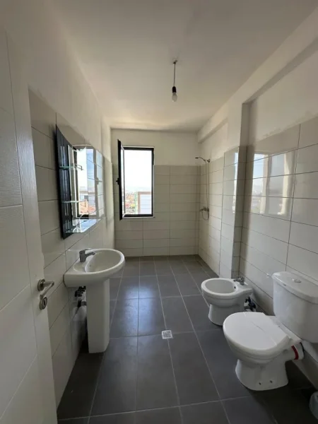 Tirane, shitet apartament 1+1 Kati 4, 90 m² 81.000 € (Kamez)