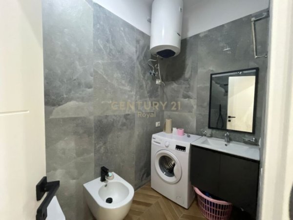 jepet me qera apartament 2+1 Kati 7, 100 m² 700 € (qsut)