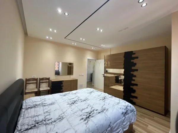 jepet me qera apartament 2+1 Kati 7, 100 m² 700 € (qsut)