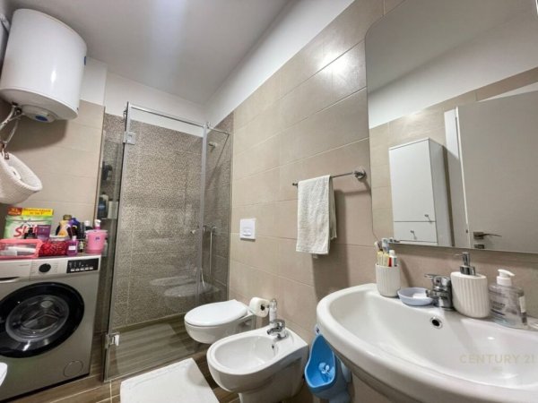 Tirane, shitet apartament 2+1 Kati 7, 74 m² 230.000 € (pazari i ri)