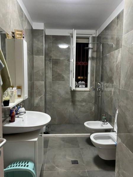 Tirane, shitet apartament 1+1+Aneks Kati 2, 62 m² 105.000 € (kodra e diellit)