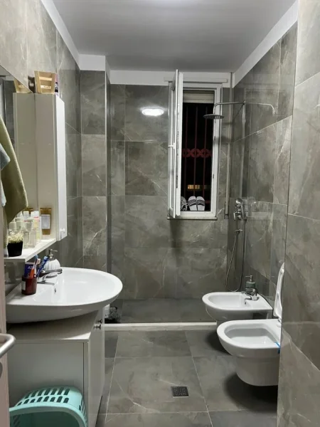Tirane, shitet apartament 1+1+Aneks Kati 2, 62 m² 105.000 € (kodra e diellit)