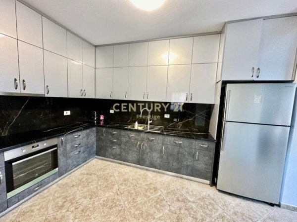 Tirane, jepet me qera apartament 2+1 Kati 2, 100 m² 550 € 