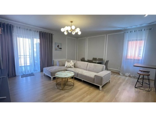 Tirane, jap me qera apartament 2+1+2+Ballkon , 120 m² 1.100 € (Rruga e Kavajes, Kompleksi Delijorgji)