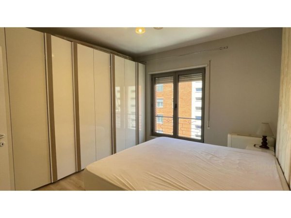 Tirane, jap me qera apartament 2+1+2+Ballkon , 120 m² 1.100 € (Rruga e Kavajes, Kompleksi Delijorgji)