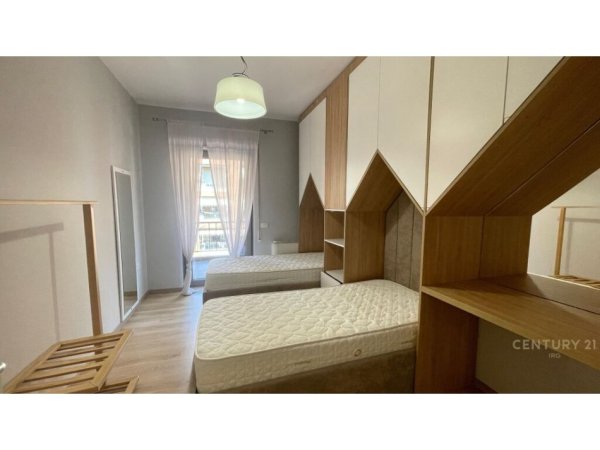 Tirane, jap me qera apartament 2+1+2+Ballkon , 120 m² 1.100 € (Rruga e Kavajes, Kompleksi Delijorgji)