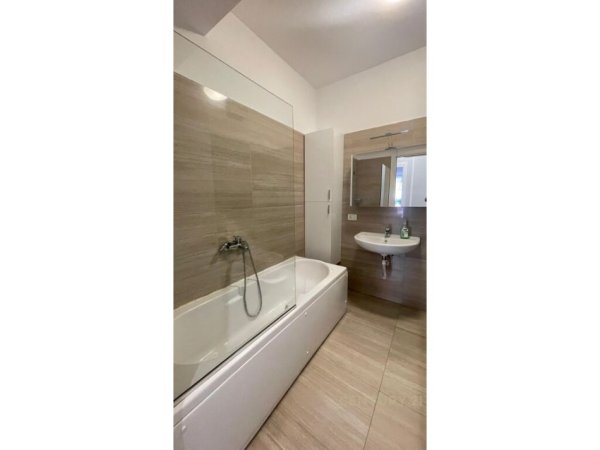 Tirane, jap me qera apartament 2+1+2+Ballkon , 120 m² 1.100 € (Rruga e Kavajes, Kompleksi Delijorgji)
