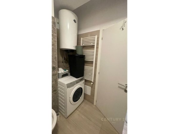 Tirane, jap me qera apartament 2+1+2+Ballkon , 120 m² 1.100 € (Rruga e Kavajes, Kompleksi Delijorgji)